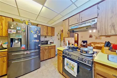 Kitchen - 2142 Ben Couch Rd, Blackshear, GA 31516 photo 2 of 3