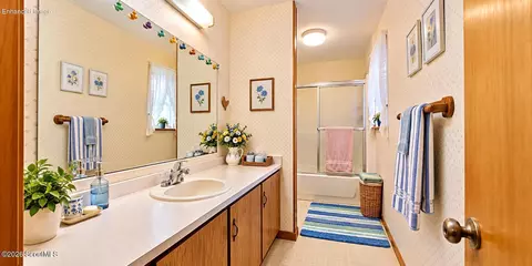 Bath - 2142 Ben Couch Rd, Blackshear, GA 31516 photo 2 of 3