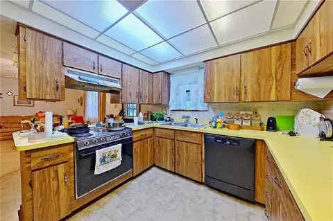 Kitchen - 2142 Ben Couch Rd, Blackshear, GA 31516 photo 1 of 3