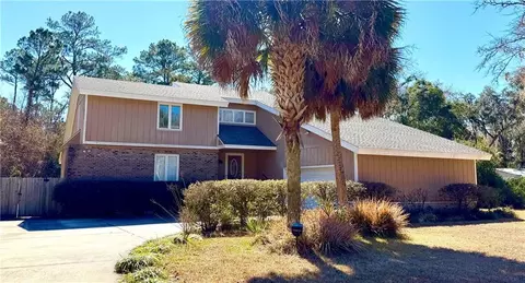 121 Riverwood Rd, Brunswick, GA 31523