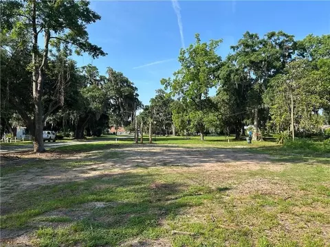 410 Munro St, Darien, GA 31305