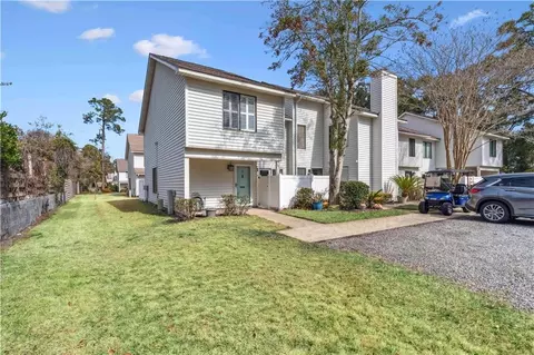 801 Mallery St #E, Saint Simons Island, GA 31522