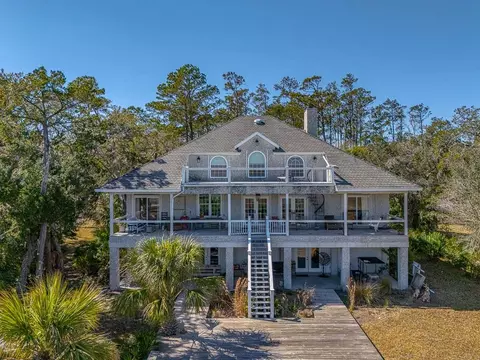 493 Dover Island Trl, Waverly, GA 31565