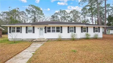 535 S 4th St, Jesup, GA 31545