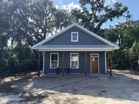 807 Elbert St, Darien, GA 31305