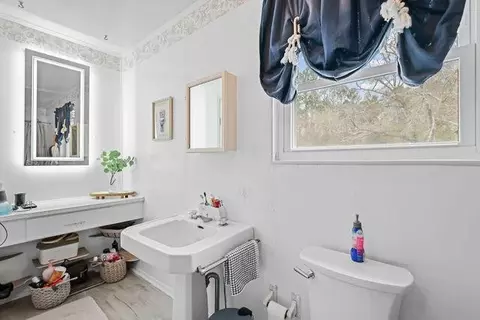 Bath - 154 Avalon St, Nahunta, GA 31553 photo 4 of 5