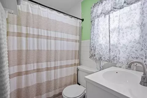 Bath - 154 Avalon St, Nahunta, GA 31553 photo 5 of 5