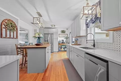 Kitchen - 154 Avalon St, Nahunta, GA 31553 photo 1 of 5