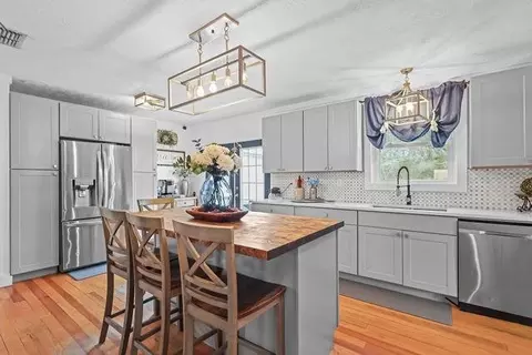 Kitchen - 154 Avalon St, Nahunta, GA 31553 photo 4 of 5