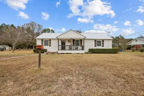 Exterior - 154 Avalon St, Nahunta, GA 31553 photo 2 of 8