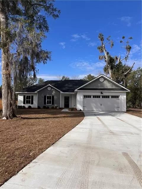 1072 Hudson Creek Dr, Darien, GA 31305