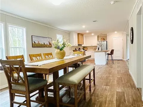 689 Auction Rd, Waynesville, GA 31566