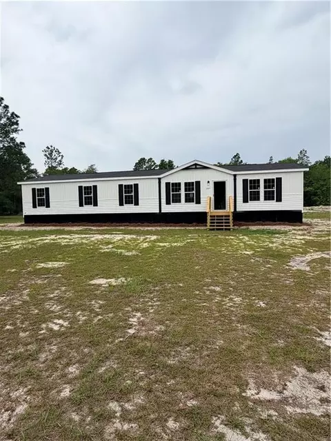 689 Auction Rd, Waynesville, GA 31566