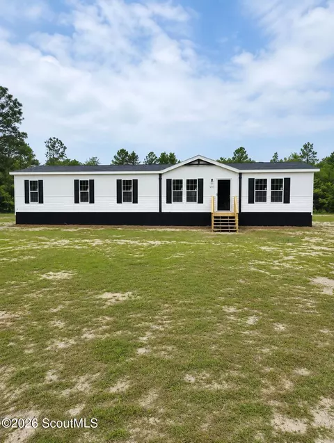 689 Auction Rd, Waynesville, GA 31566