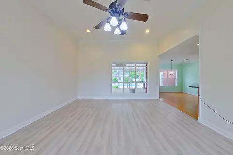 Living - 3952 Golfview Dr, Blackshear, GA 31516 photo 2 of 4