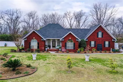3952 Golfview Dr, Blackshear, GA 31516