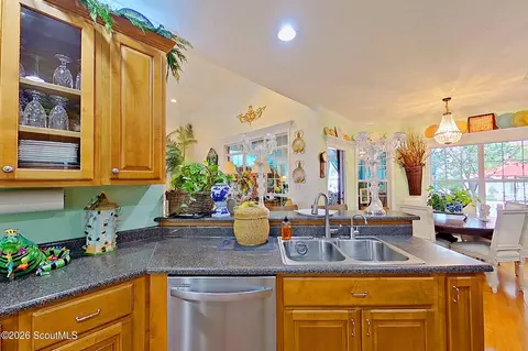 Kitchen - 3952 Golfview Dr, Blackshear, GA 31516 photo 7 of 8
