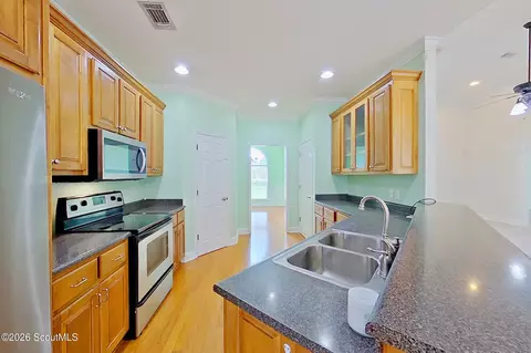 Kitchen - 3952 Golfview Dr, Blackshear, GA 31516 photo 2 of 8