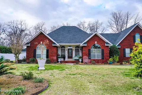 Exterior - 3952 Golfview Dr, Blackshear, GA 31516 photo 9 of 12