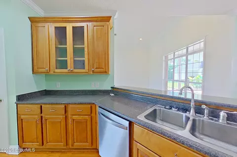 Kitchen - 3952 Golfview Dr, Blackshear, GA 31516 photo 3 of 8