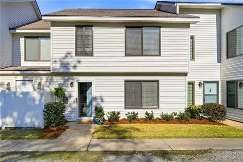 805 Mallery St #B, Saint Simons Island, GA 31522