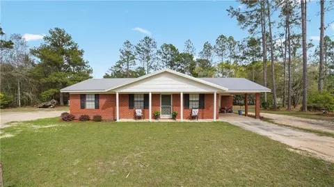 226 Community Cir, Jesup, GA 31545
