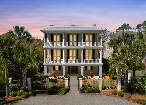 2307 Pelican St, Saint Simons Island, GA 31522