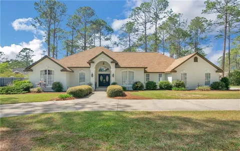 1071 Lynn Dr, Waycross, GA 31503