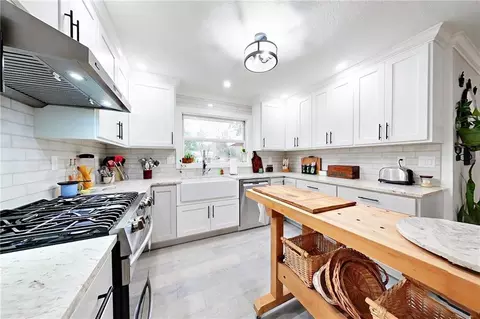 Kitchen - 150 Pittman St, Blackshear, GA 31516 photo 4 of 5