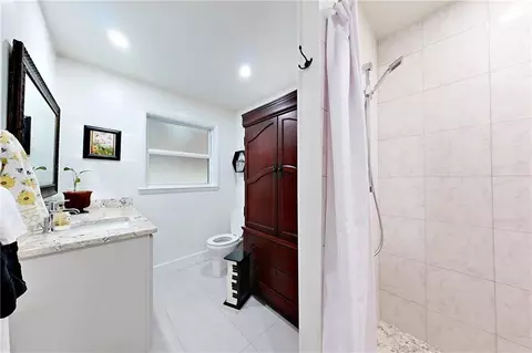 Bath - 150 Pittman St, Blackshear, GA 31516 photo 3 of 3