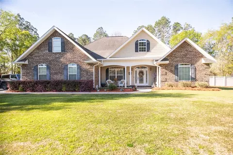 110 Lake Ridge Dr, Baxley, GA 31513