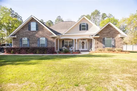 110 Lake Ridge Dr, Baxley, GA 31513