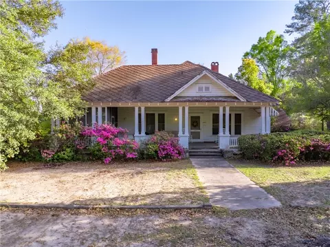 241 Strickland Ave, Blackshear, GA 31516