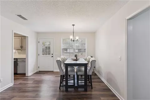 Dining - 46 Christopher Cir, Nahunta, GA 31553 photo 2 of 3