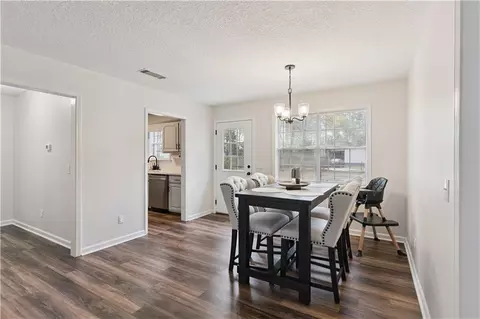Dining - 46 Christopher Cir, Nahunta, GA 31553 photo 3 of 3