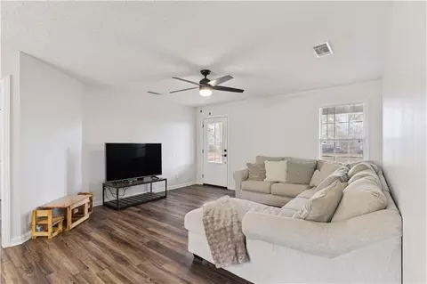 Living - 46 Christopher Cir, Nahunta, GA 31553 photo 1 of 1