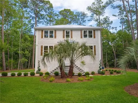 160 Butler Lake Dr, Saint Simons Island, GA 31522