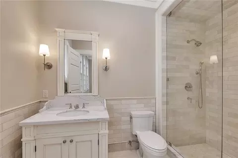 Bath - 144 Point Ln, Saint Simons Island, GA 31522 photo 8 of 9