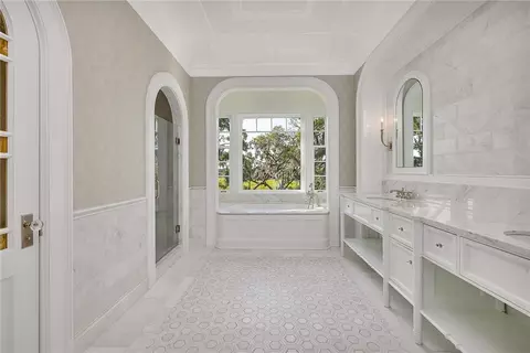 Bath - 144 Point Ln, Saint Simons Island, GA 31522 photo 2 of 9