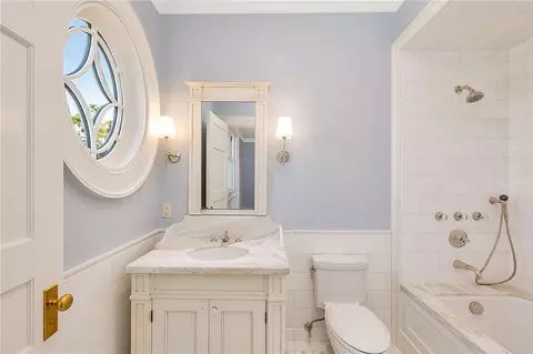Bath - 144 Point Ln, Saint Simons Island, GA 31522 photo 6 of 9