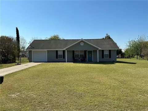 4078 Meadow Cir, Blackshear, GA 31516