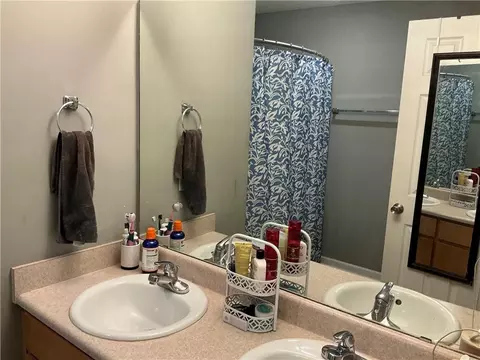 Bath - 4078 Meadow Cir, Blackshear, GA 31516 photo 1 of 5