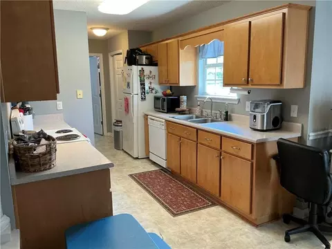 Kitchen - 4078 Meadow Cir, Blackshear, GA 31516 photo 1 of 2