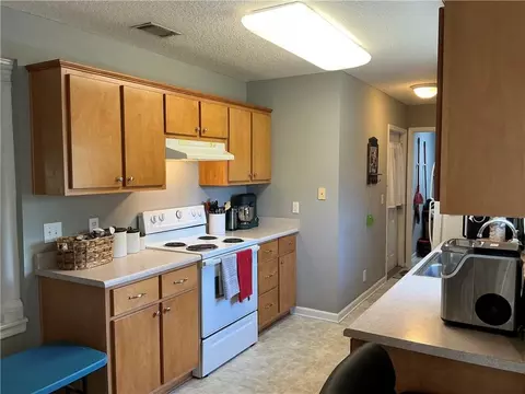Kitchen - 4078 Meadow Cir, Blackshear, GA 31516 photo 2 of 2