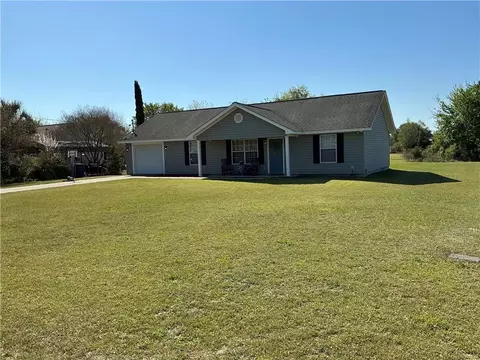 Exterior - 4078 Meadow Cir, Blackshear, GA 31516 photo 2 of 4