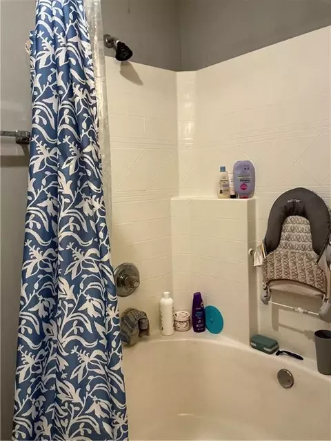 Bath - 4078 Meadow Cir, Blackshear, GA 31516 photo 2 of 5