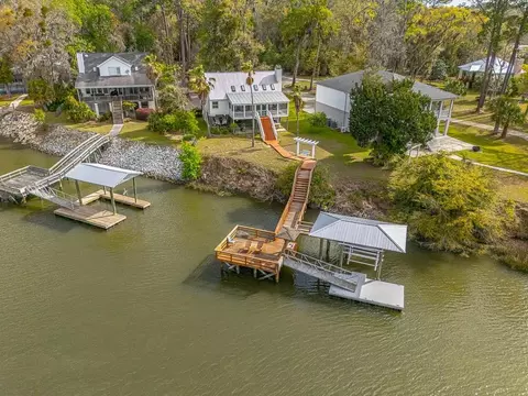 1034 NE Heron Pl, Townsend, GA 31331