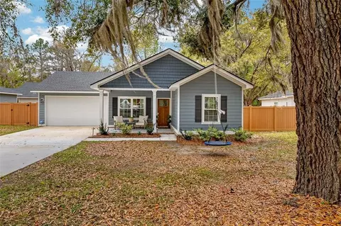 411 Pine St, Darien, GA 31305