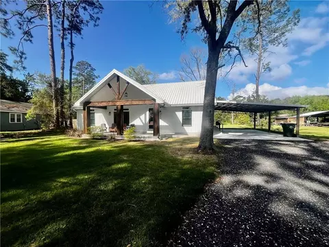 377 Midway Cir, Brunswick, GA 31523