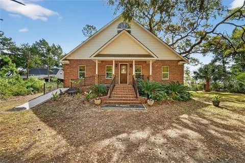 725 Youmans Rd, Midway, GA 31320
